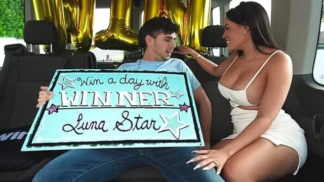 Luna Star – Mega Fan Wins a Ride